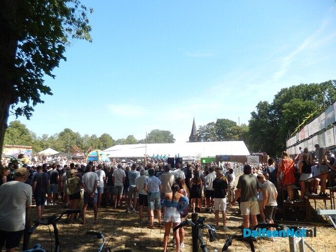 Zwientie tikken zorgt voor hilarische taferelen in Luttenberg - Foto: Willy
