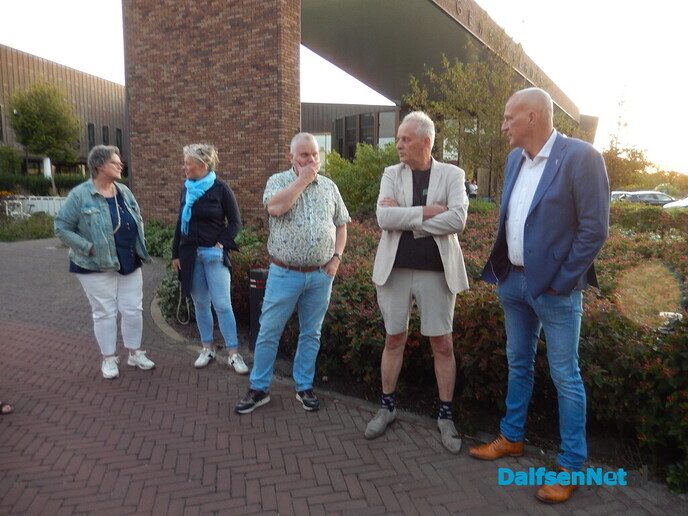 Evenemententerrein Dalfsen nog even goed gebruikt vanavond - Foto: Willy