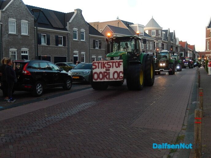 Evenemententerrein Dalfsen nog even goed gebruikt vanavond - Foto: Willy