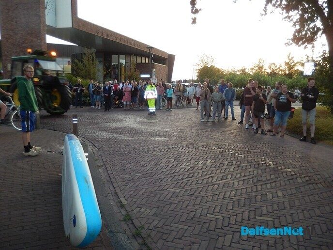 Evenemententerrein Dalfsen nog even goed gebruikt vanavond - Foto: Willy