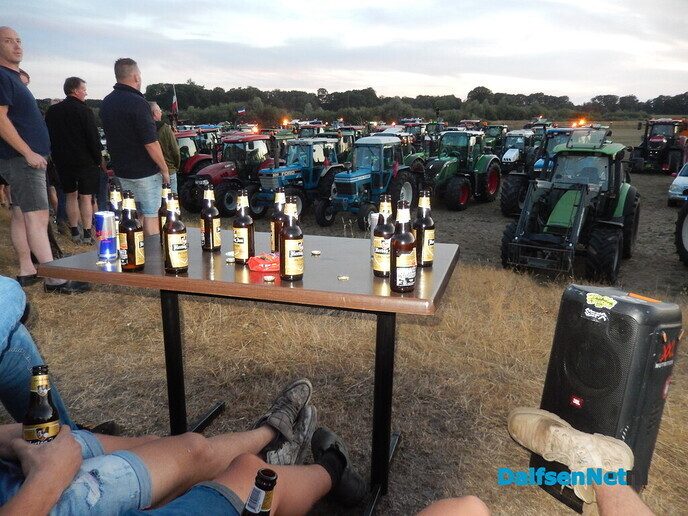 Evenemententerrein Dalfsen nog even goed gebruikt vanavond - Foto: Willy