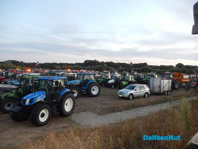 Evenemententerrein Dalfsen nog even goed gebruikt vanavond - Foto: Willy