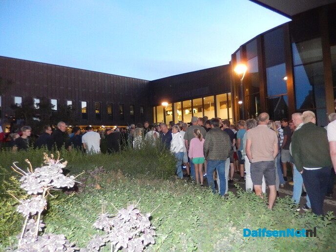 Evenemententerrein Dalfsen nog even goed gebruikt vanavond - Foto: Willy