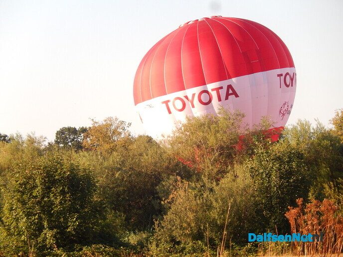 Ballon gaat de lucht in - Foto: Willy