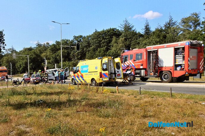 Aanrijding op de oversteek met de Varsenerdijk - Foto: H.G. Foto