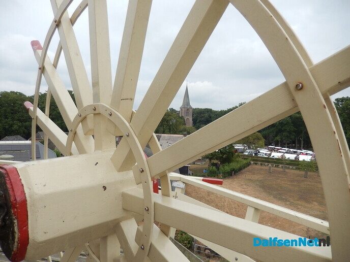 Molen en markt: een mooie combinatie - Foto: Willy