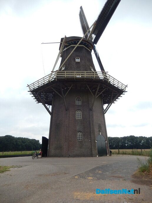 Molen en markt: een mooie combinatie - Foto: Willy