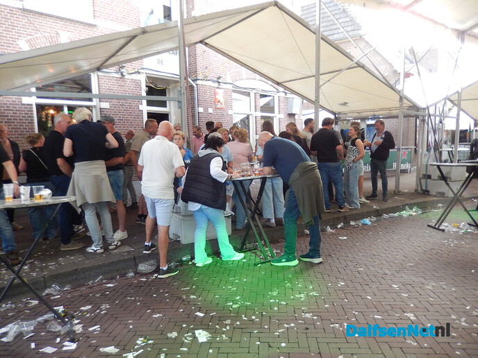 Gezelligheid en ‘loop naar de pomp’ in Heino - Foto: Willy