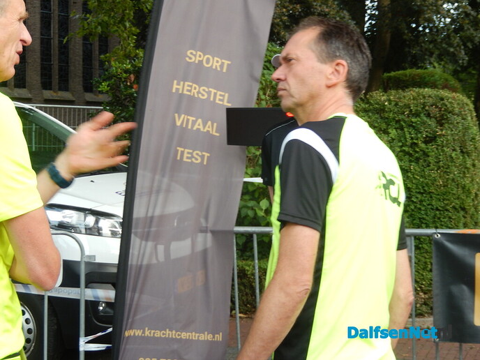 Gezelligheid en ‘loop naar de pomp’ in Heino - Foto: Willy