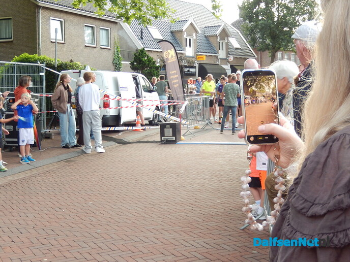 Gezelligheid en ‘loop naar de pomp’ in Heino - Foto: Willy