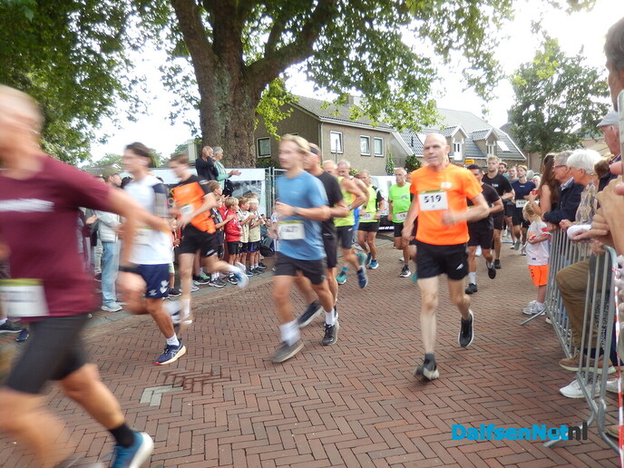 Gezelligheid en ‘loop naar de pomp’ in Heino - Foto: Willy