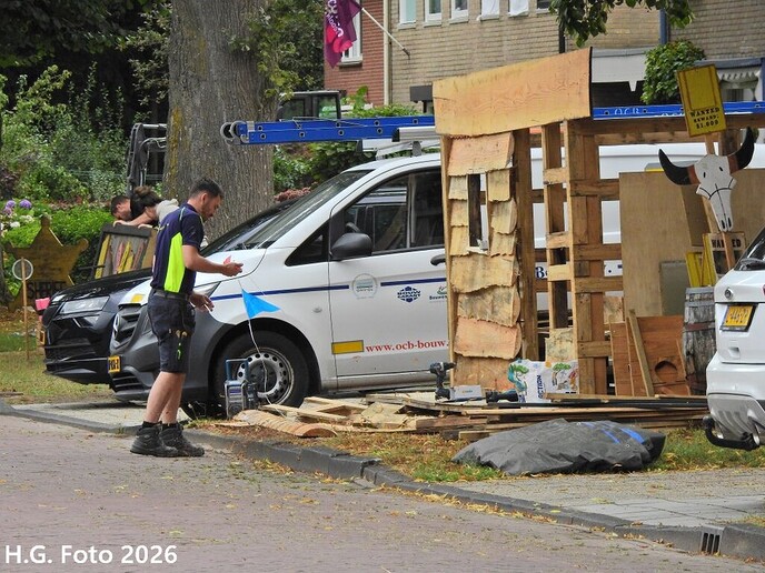 Oudleusen druk aan het straten versieren.