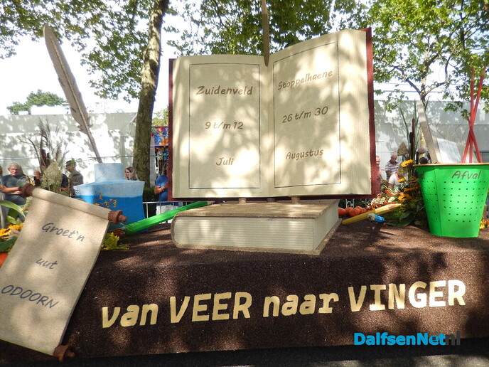 Prachtige aftrap van de Stöppelhaene: prachtige corso - Foto: Willy