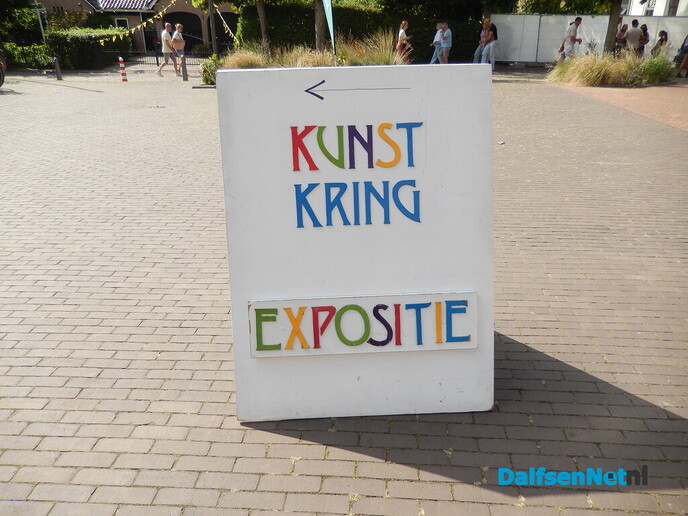 Prachtige aftrap van de Stöppelhaene: prachtige corso - Foto: Willy