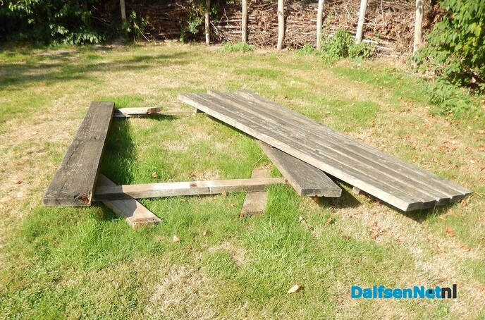 Picknicktafel in park Heino vernield - Foto: Willy