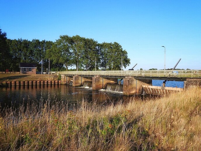 Natuurfotograaf bijt zich vast in de omgeving - Foto: Femmie Smink