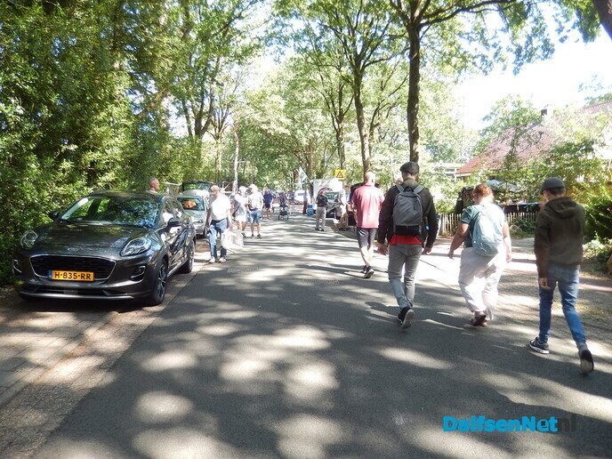 Zeer sfeervolle maandmarkt in IJhorst - Foto: Willy