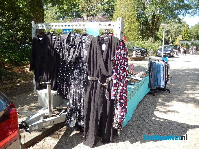 Zeer sfeervolle maandmarkt in IJhorst - Foto: Willy