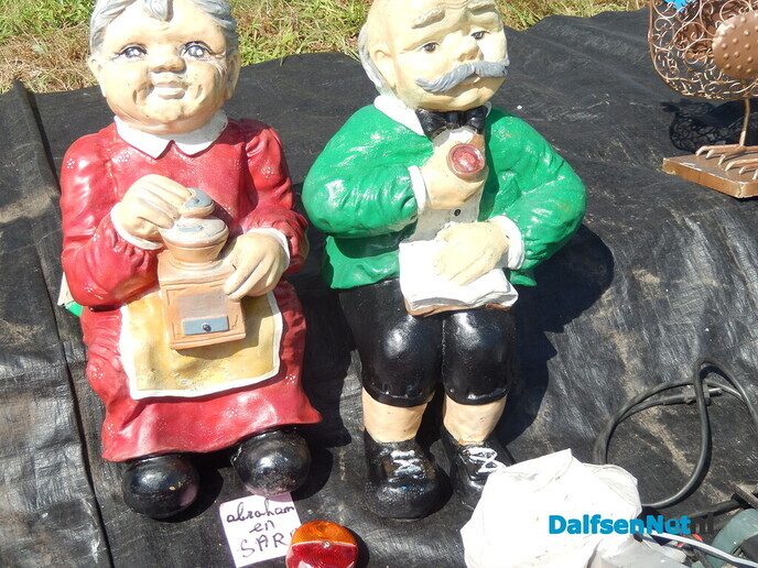Zeer sfeervolle maandmarkt in IJhorst - Foto: Willy