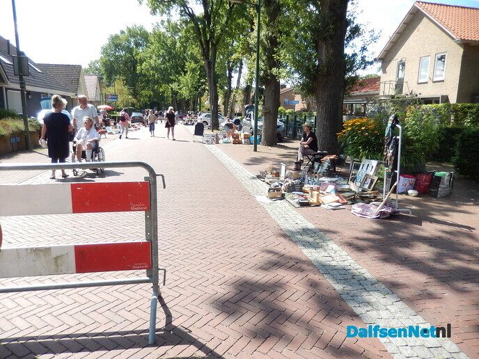 Zeer sfeervolle maandmarkt in IJhorst - Foto: Willy