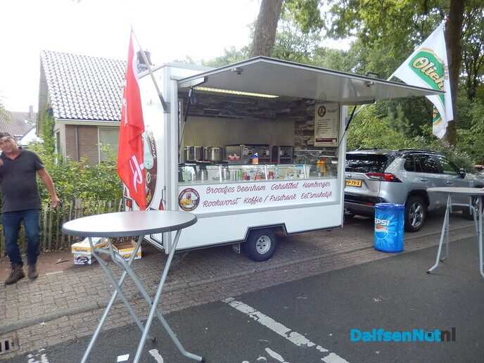 Zeer sfeervolle maandmarkt in IJhorst - Foto: Willy