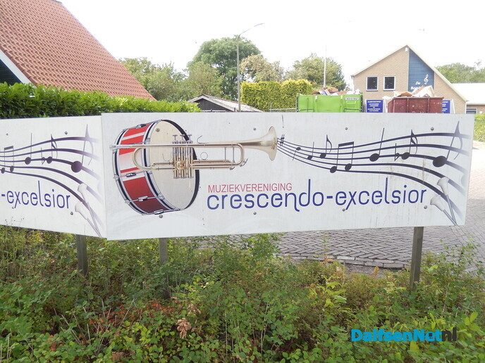 Oud papier voor muziekvereniging Crescendo Excelsior - Foto: Willy