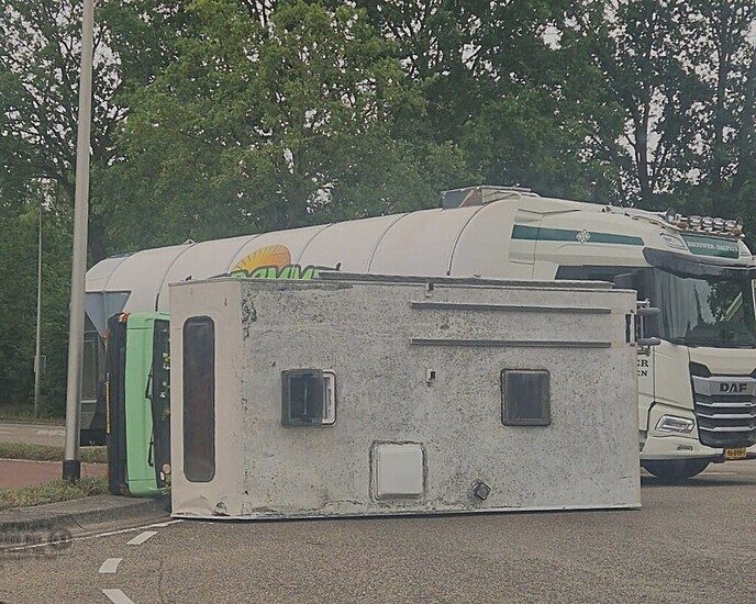 Een soort auto op z’n kant - Foto: Ingezonden foto