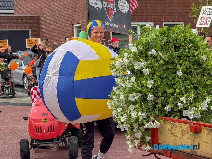 Foto’s Oranje optocht Oudleusen - Foto: Ruud Montagne