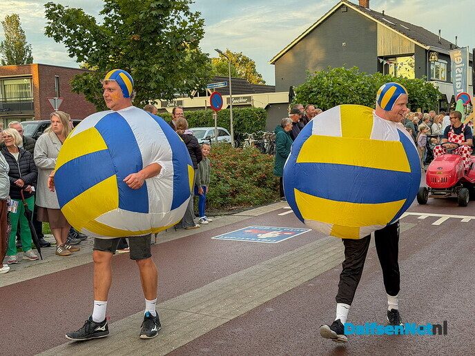 Foto’s Oranje optocht Oudleusen - Foto: Ruud Montagne