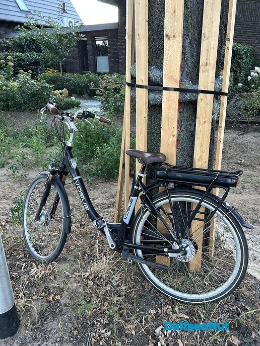 Fiets achtergelaten in de sloot - Foto: Ingezonden foto