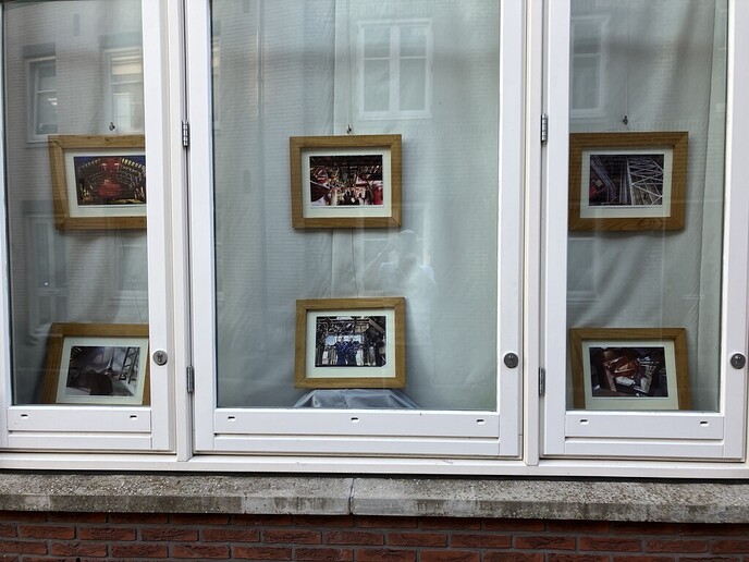 Nieuwe expositie in vitrines AH Dalfsen - Foto: Eigen geleverde foto
