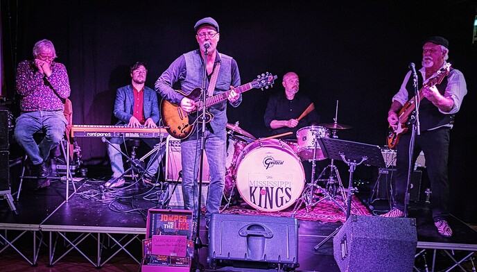 Delta Calluna cigar box guitar festival