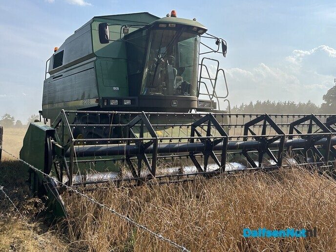 De combine doet zijn werk - Foto: Ingezonden foto