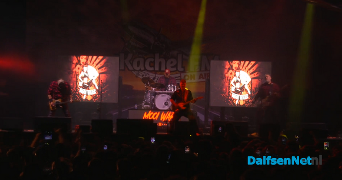 Het is al weer supergezellig bij Kachel FM - Foto: Willy