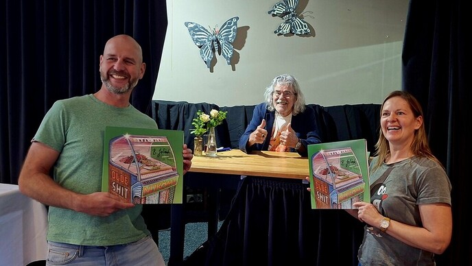 Bennie Jolink in Dalfsen signeersessie nieuw album Normaal - Foto: Ingezonden foto