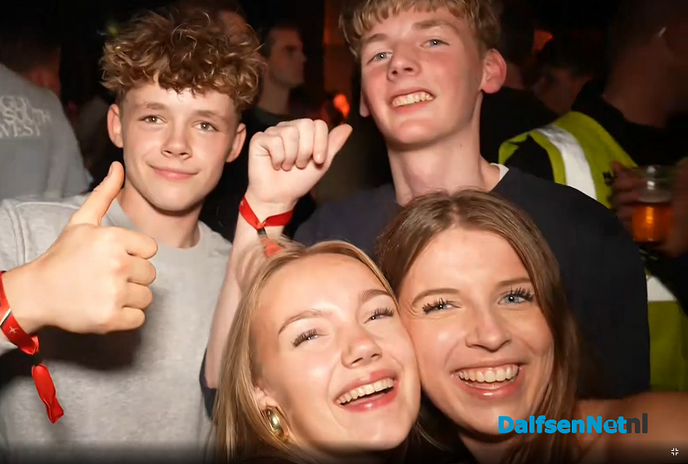Het is al weer supergezellig bij Kachel FM - Foto: Willy