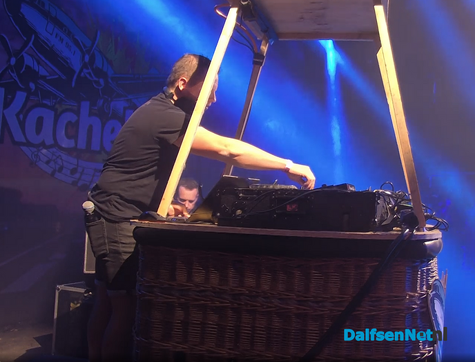 Het is al weer supergezellig bij Kachel FM - Foto: Willy