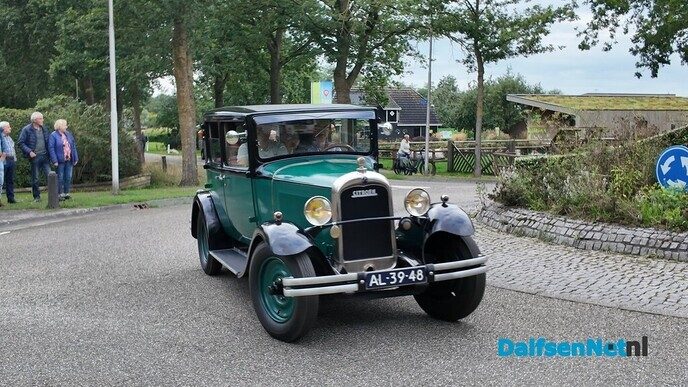 Wat waren er veel en mooie oldtimers in Nieuwleusen - Foto: Ingezonden foto