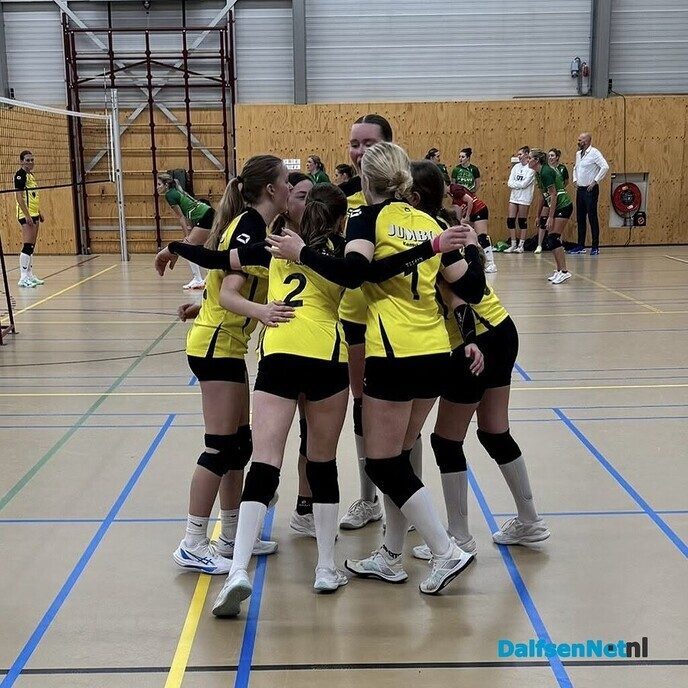 Jumbo Dalvo Meisjes B1 speelt eerste keer met systeem en wint!