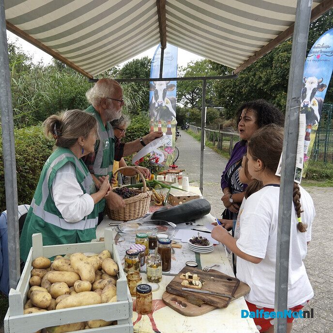 DalfsenNet was ook op streekmarkt Westermolen en bijNatuurboerderij Lindehoeve - Foto: Paul Scholten