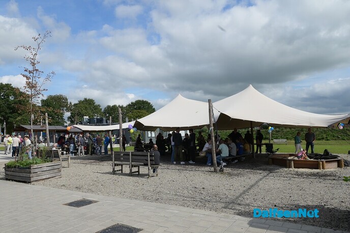 Open azc Dag brengt inwoners en bewoners samen in Dalfsen - Foto: Johan Bokma