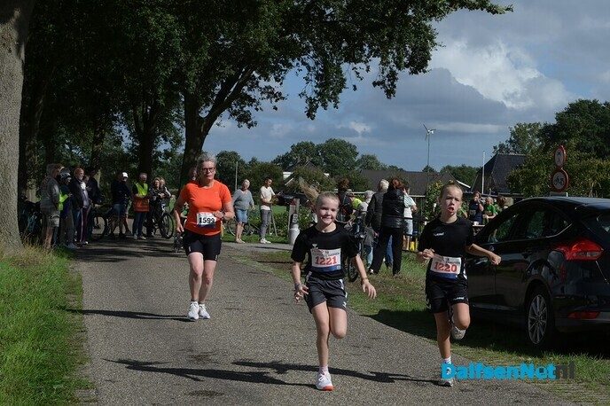 PLINQ Loopfestijn zorgt voor sportieve drukte in Dalfsen - Foto: Johan Bokma