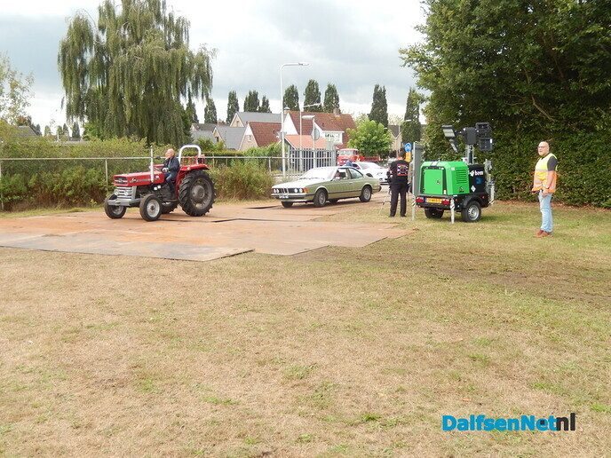 Nieuwleusen stroomt vol met oldtimers: een prachtige happening vol nostalgie - Foto: Willy