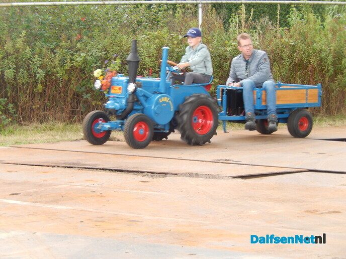 Nieuwleusen stroomt vol met oldtimers: een prachtige happening vol nostalgie - Foto: Willy