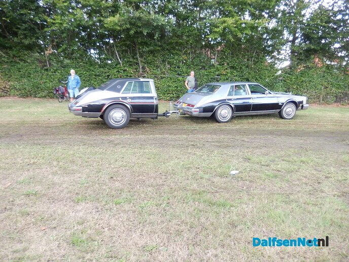 Nieuwleusen stroomt vol met oldtimers: een prachtige happening vol nostalgie - Foto: Willy