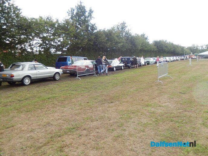 Nieuwleusen stroomt vol met oldtimers: een prachtige happening vol nostalgie - Foto: Willy