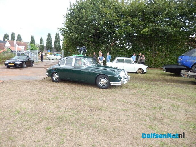 Nieuwleusen stroomt vol met oldtimers: een prachtige happening vol nostalgie - Foto: Willy