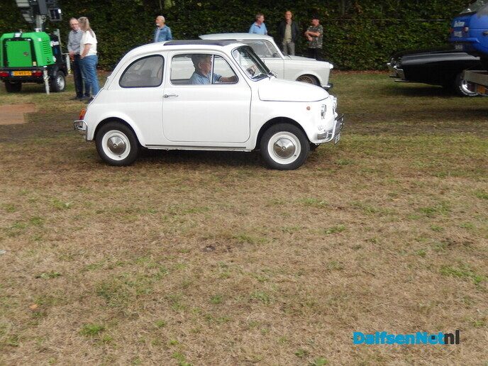 Nieuwleusen stroomt vol met oldtimers: een prachtige happening vol nostalgie - Foto: Willy