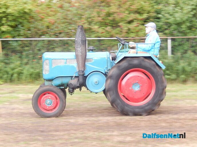 Nieuwleusen stroomt vol met oldtimers: een prachtige happening vol nostalgie - Foto: Willy