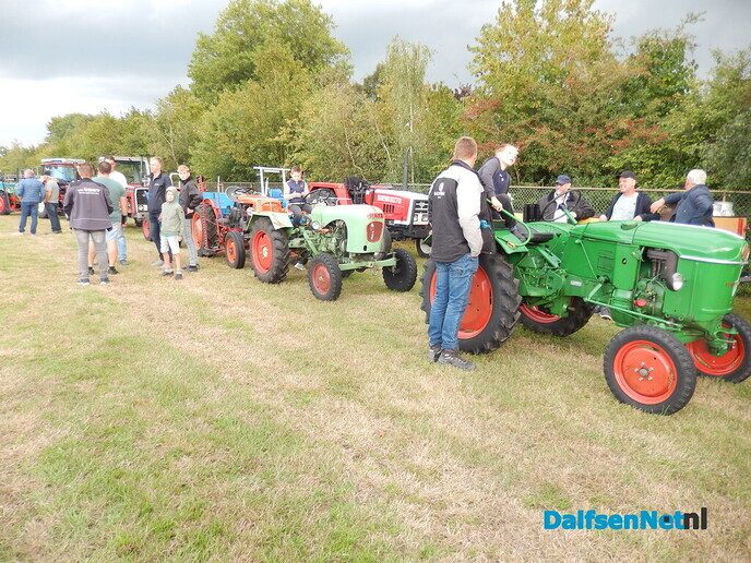 Nieuwleusen stroomt vol met oldtimers: een prachtige happening vol nostalgie - Foto: Willy
